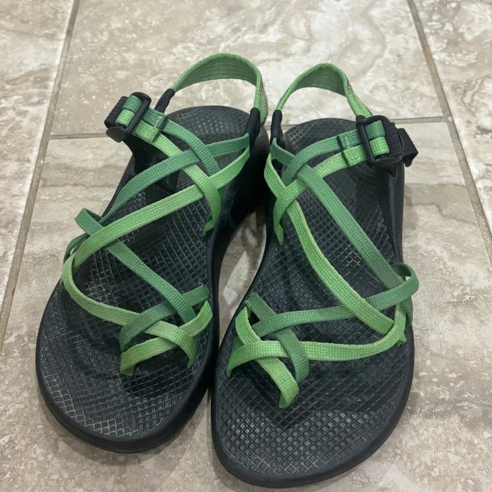 Chaco Z2 Yampa Sandals Womens 8 Green Strappy Toe Loop Hiking Vibram Soles